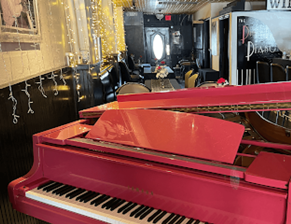 The Pink Piano - Live Music