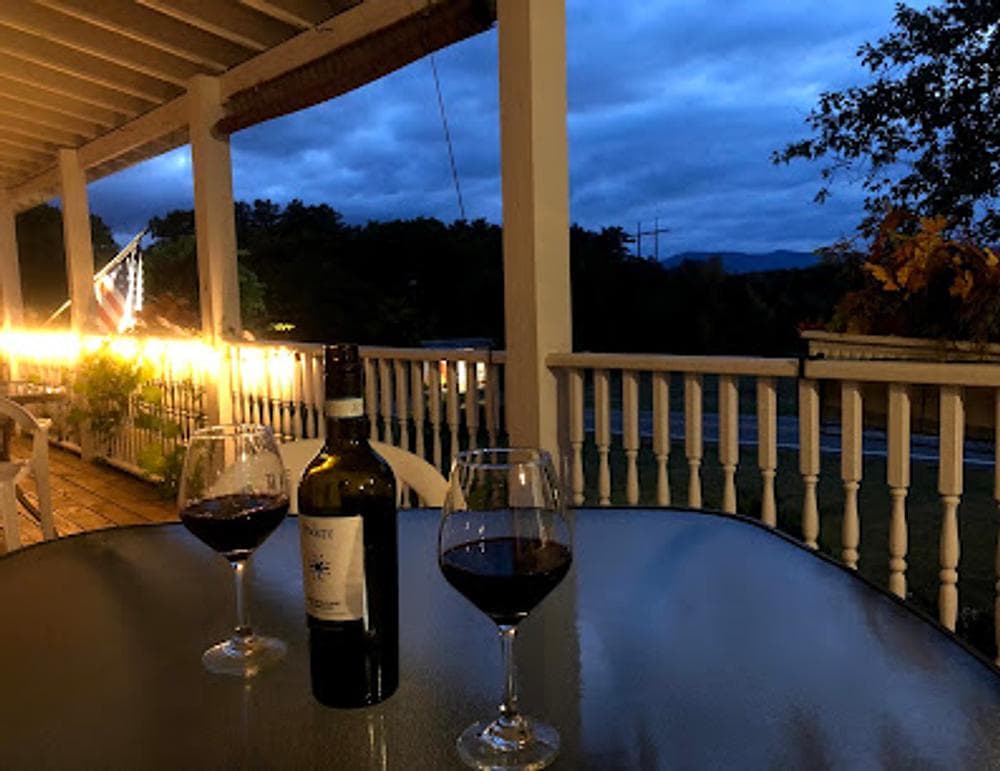Hollowbrook Inn