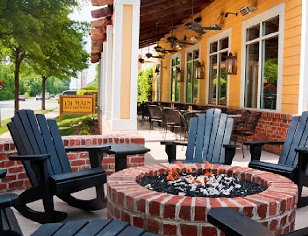 131 MAIN Restaurant