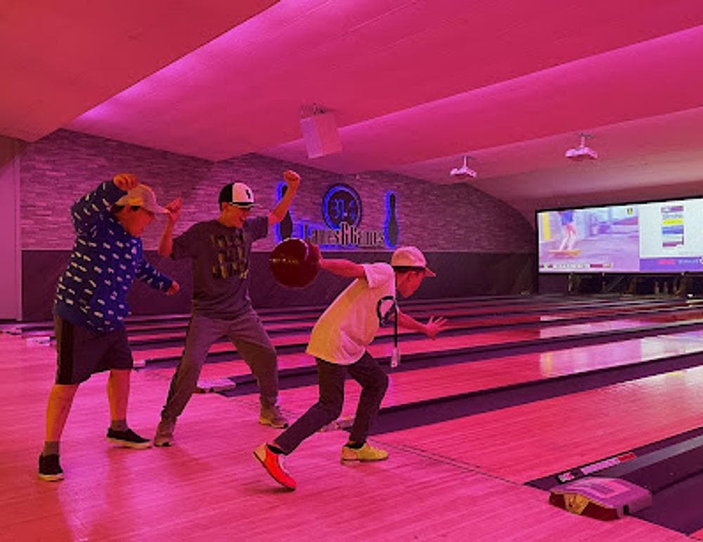 814 Lanes & Games - Bowling Alley