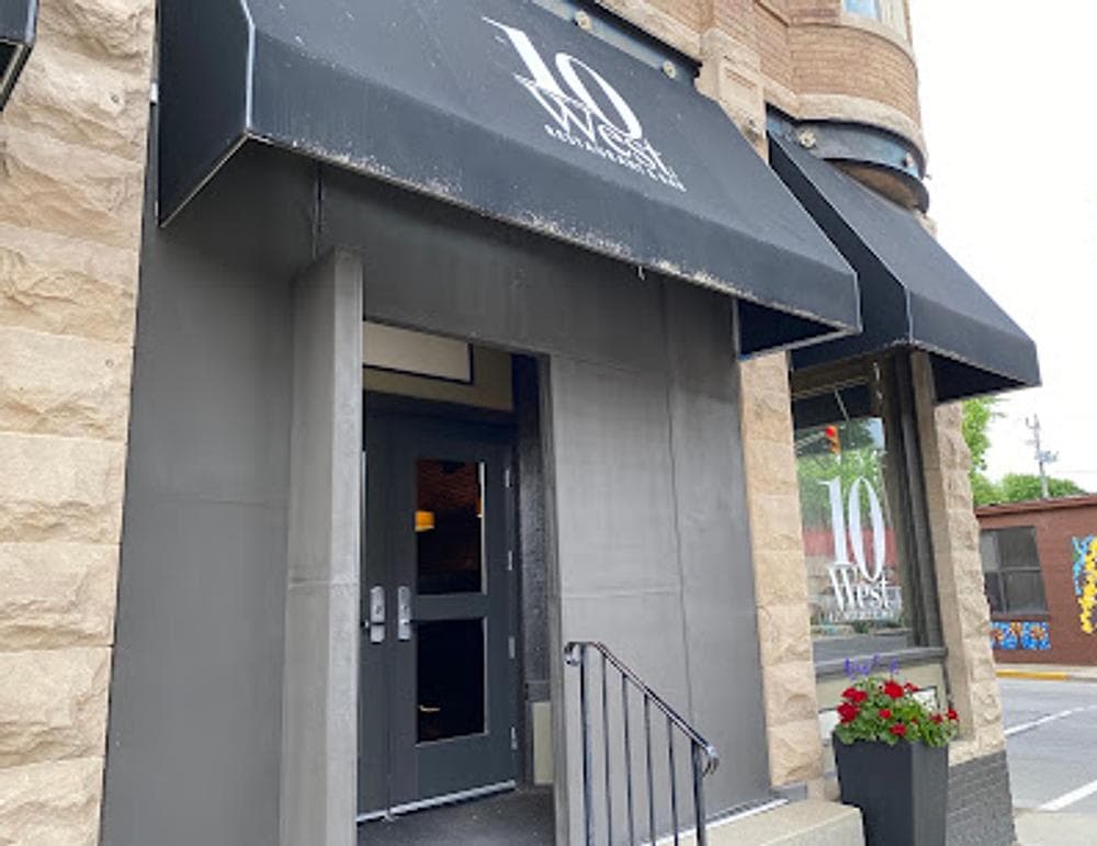 10 West Restaurant & Bar