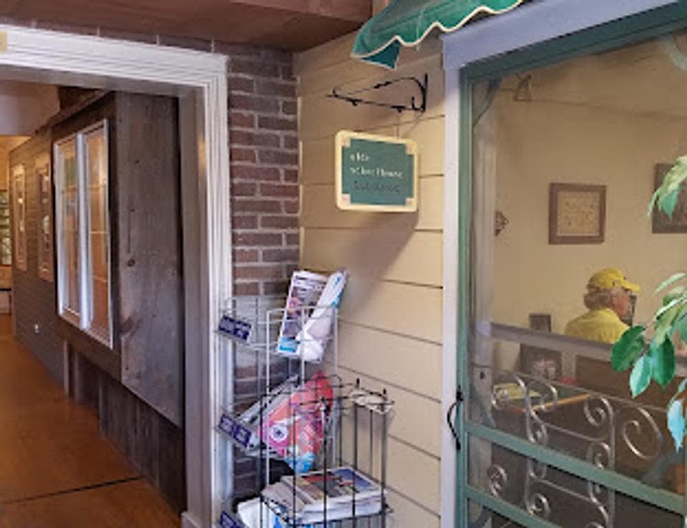 Schoolhouse Lunchroom