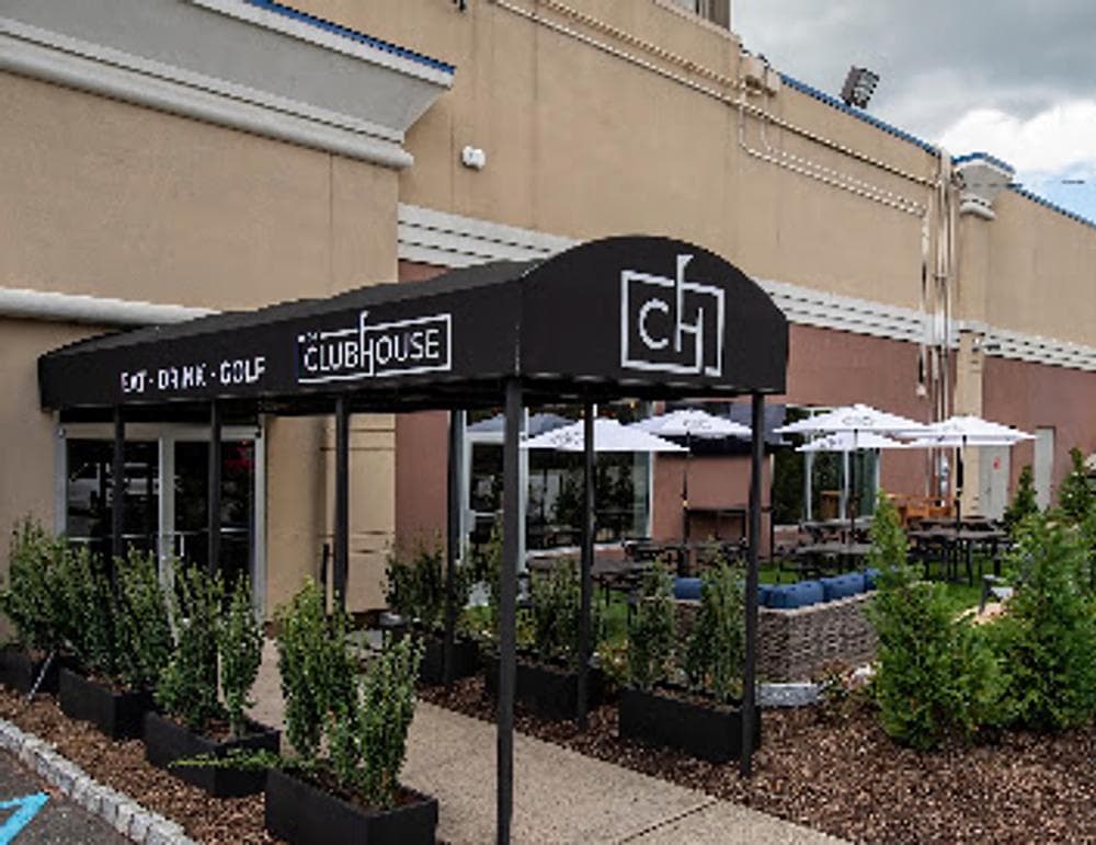 The Clubhouse | Eat • Drink • Golf