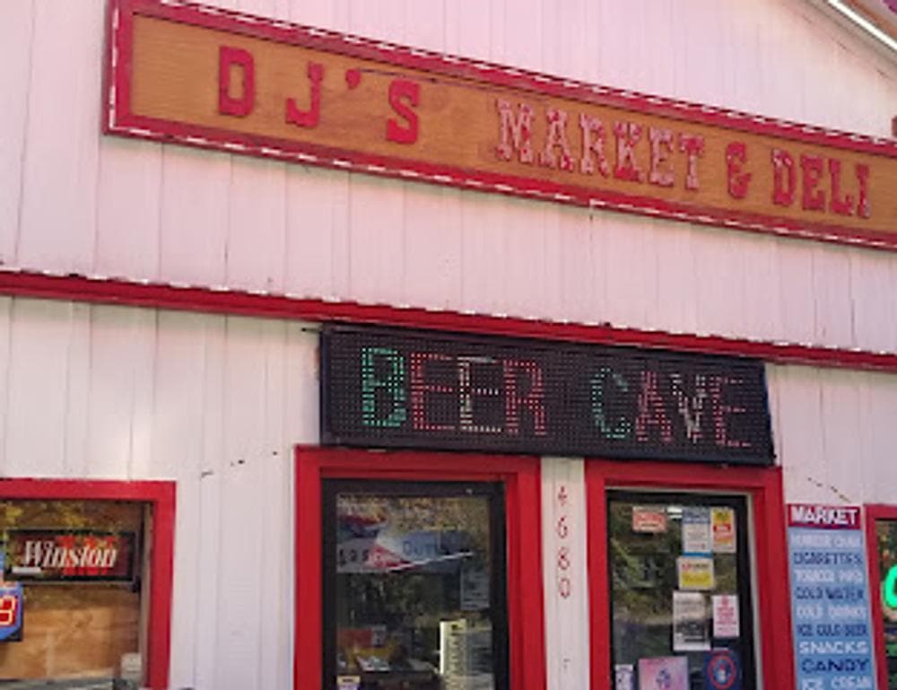 D J's Market & Deli