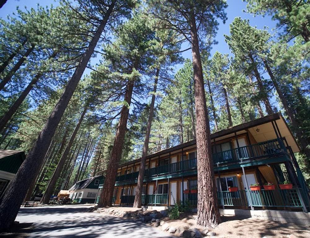 Tamarack Lodge Motel
