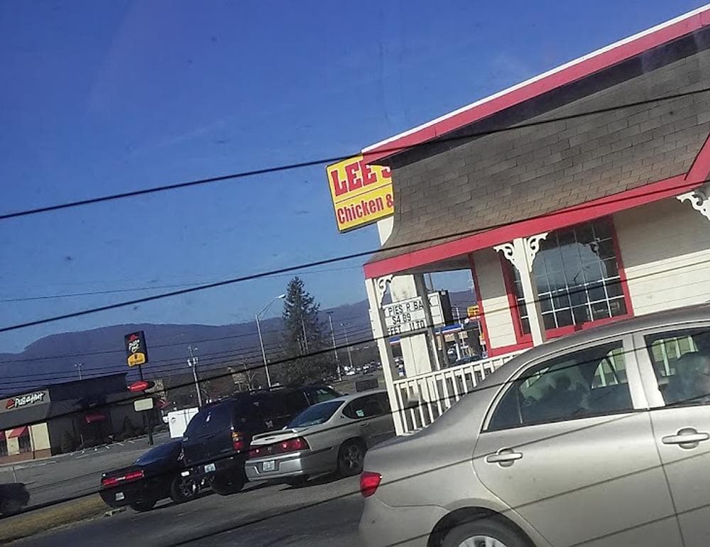 Lee's Famous Recipe Chicken