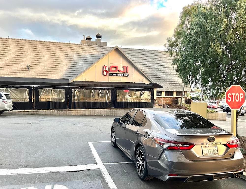 Oji Sushi & Sake Bar