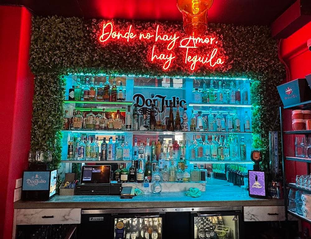 Amor Y Tequila
