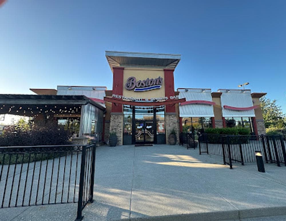Boston's Pizza Restaurant & Sports Bar