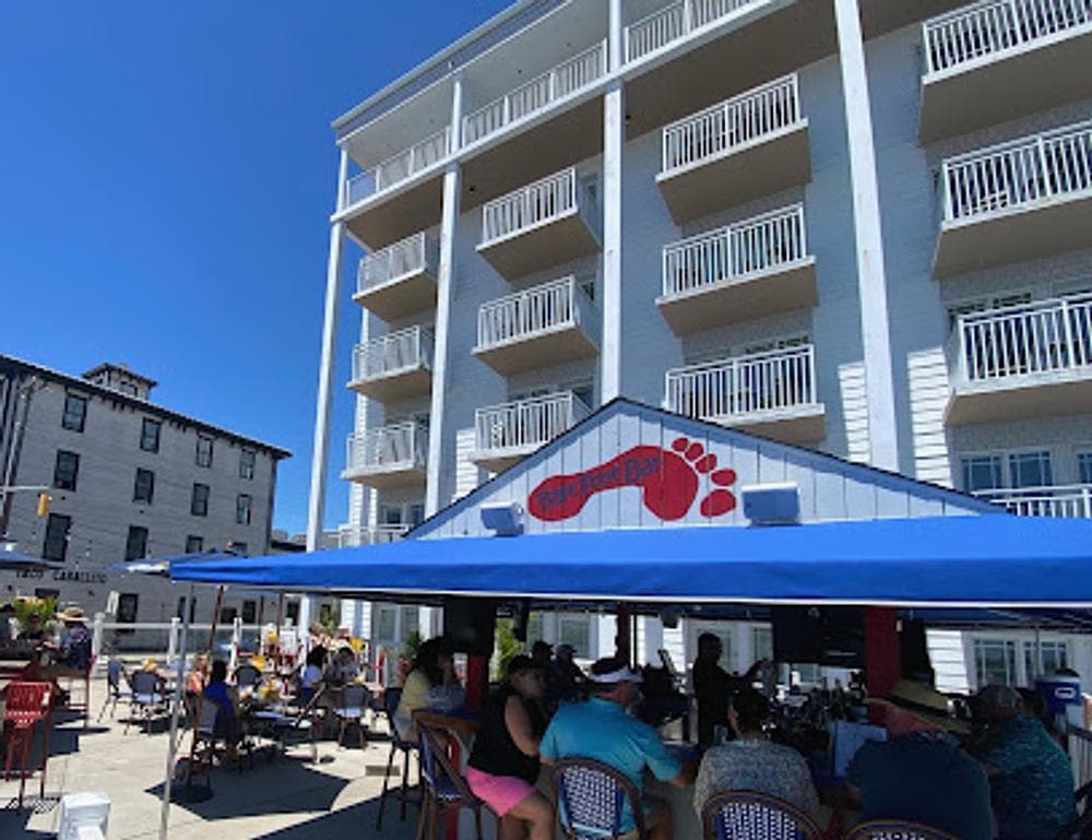 Barefoot Bar & Restaurant