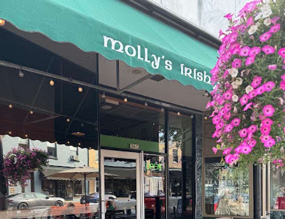 Molly's Irish Pub