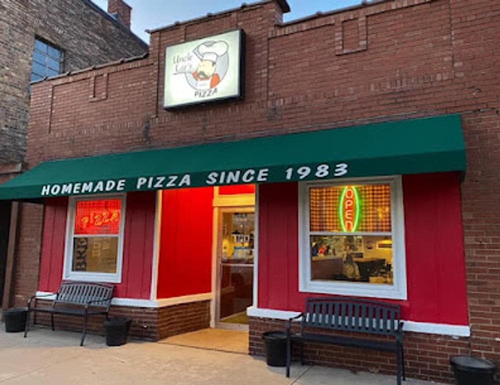 Uncle Lar's Pizza