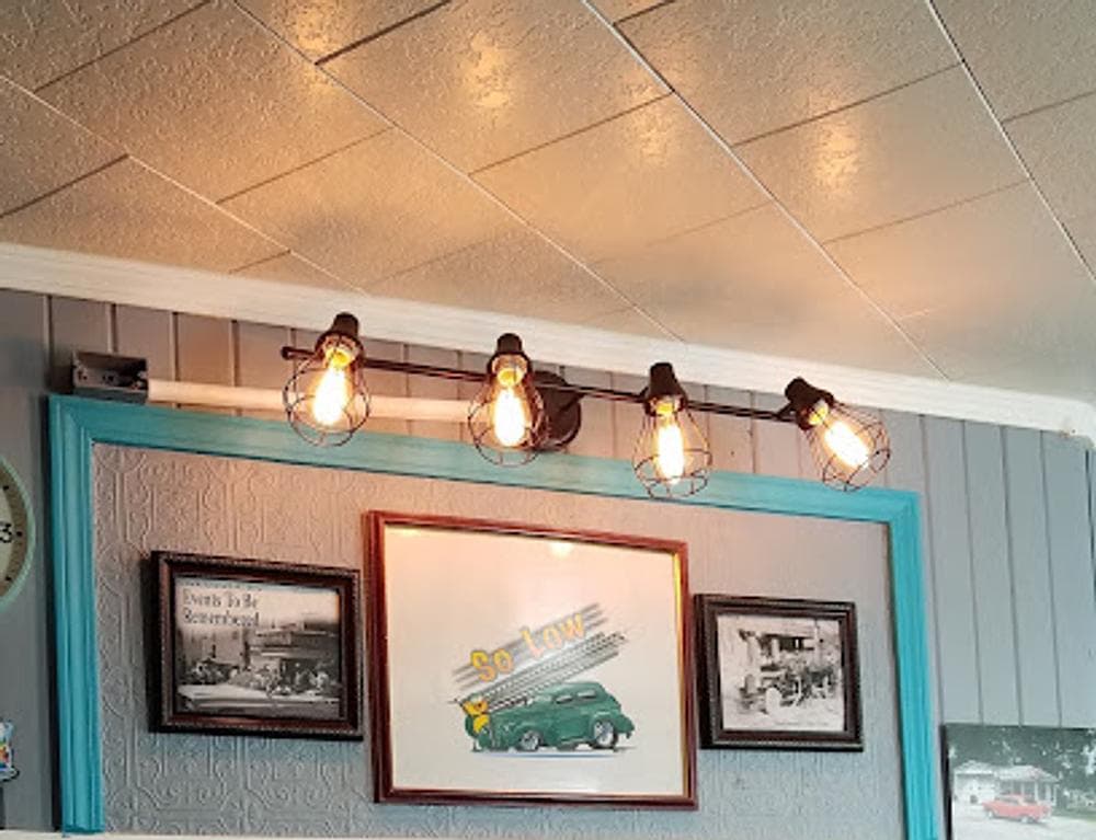 Mom's Diner