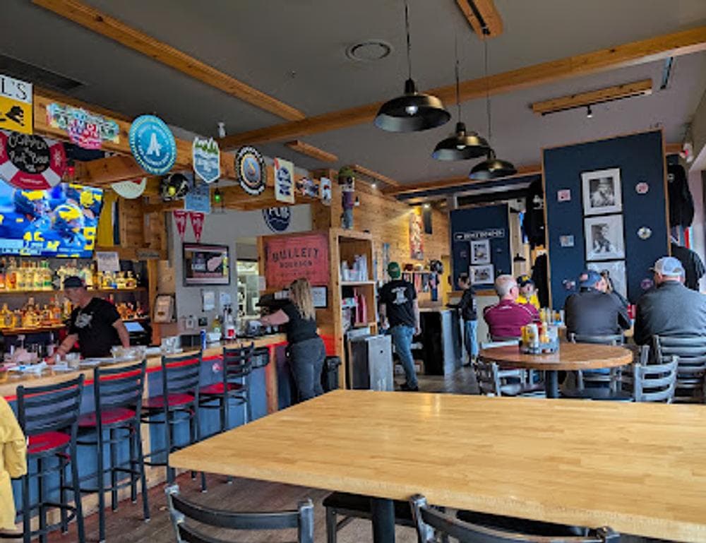 Lake Street Pub