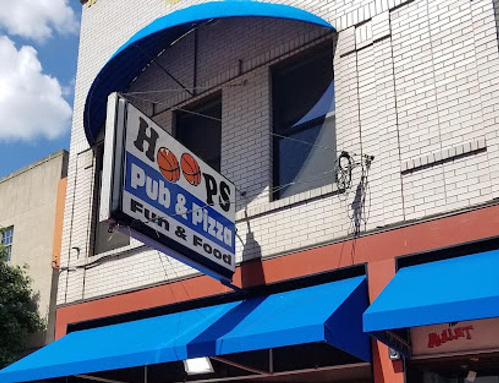 Hoops Pub & Pizza