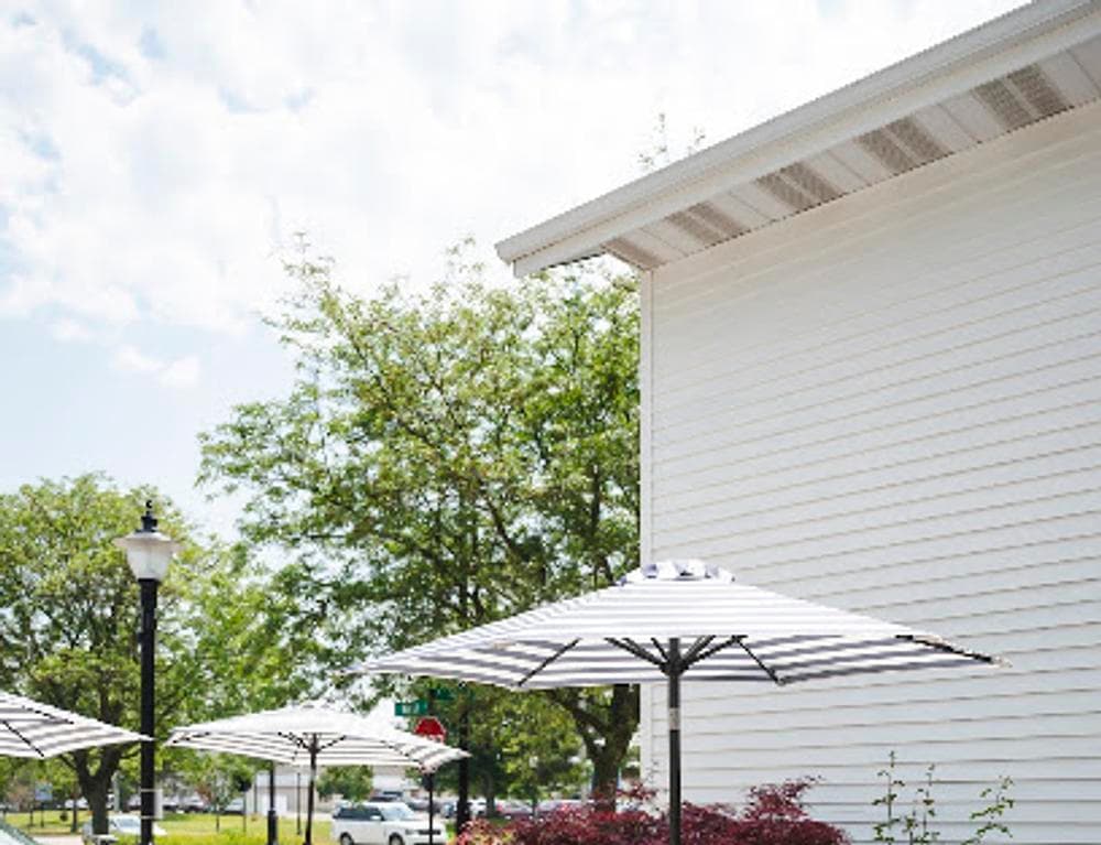 Lakeshore Café