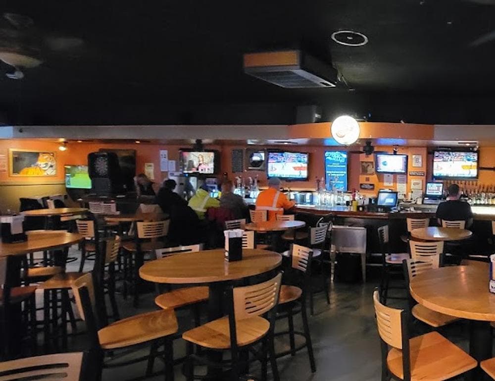 Shot Makers Sports Bar & Grill