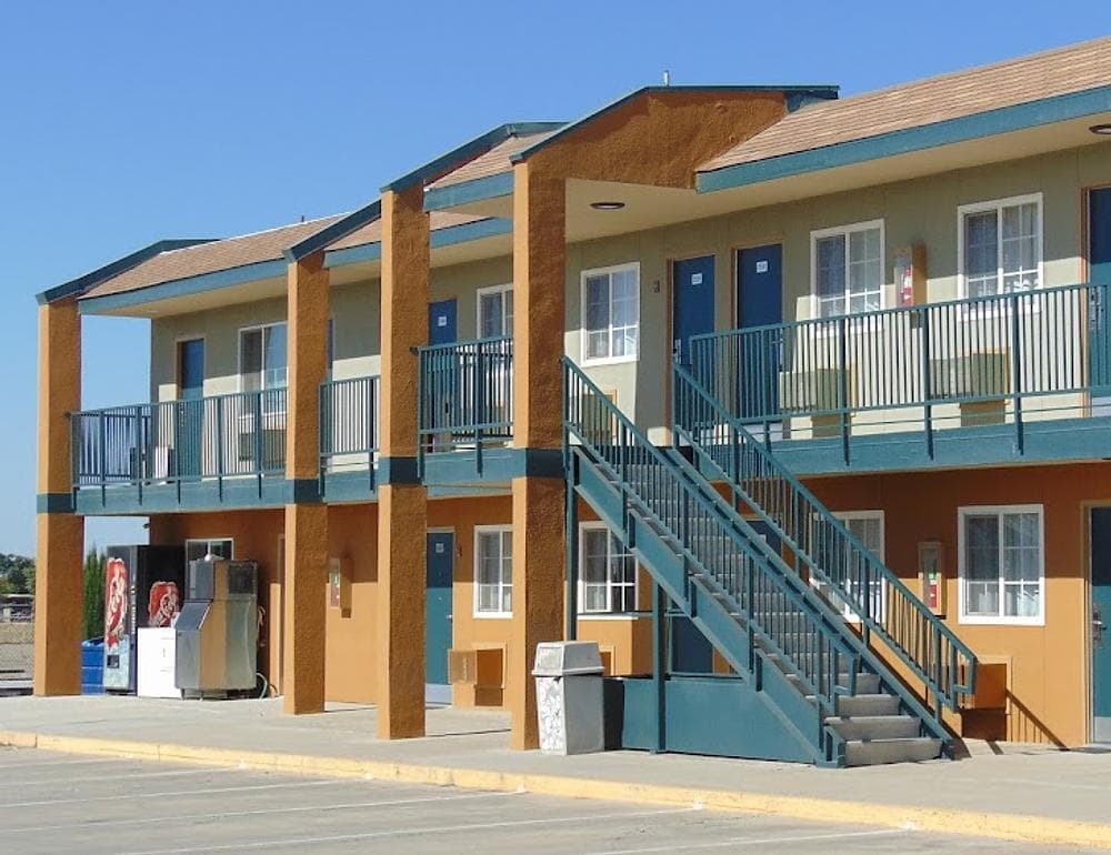 Corcoran Country Inn