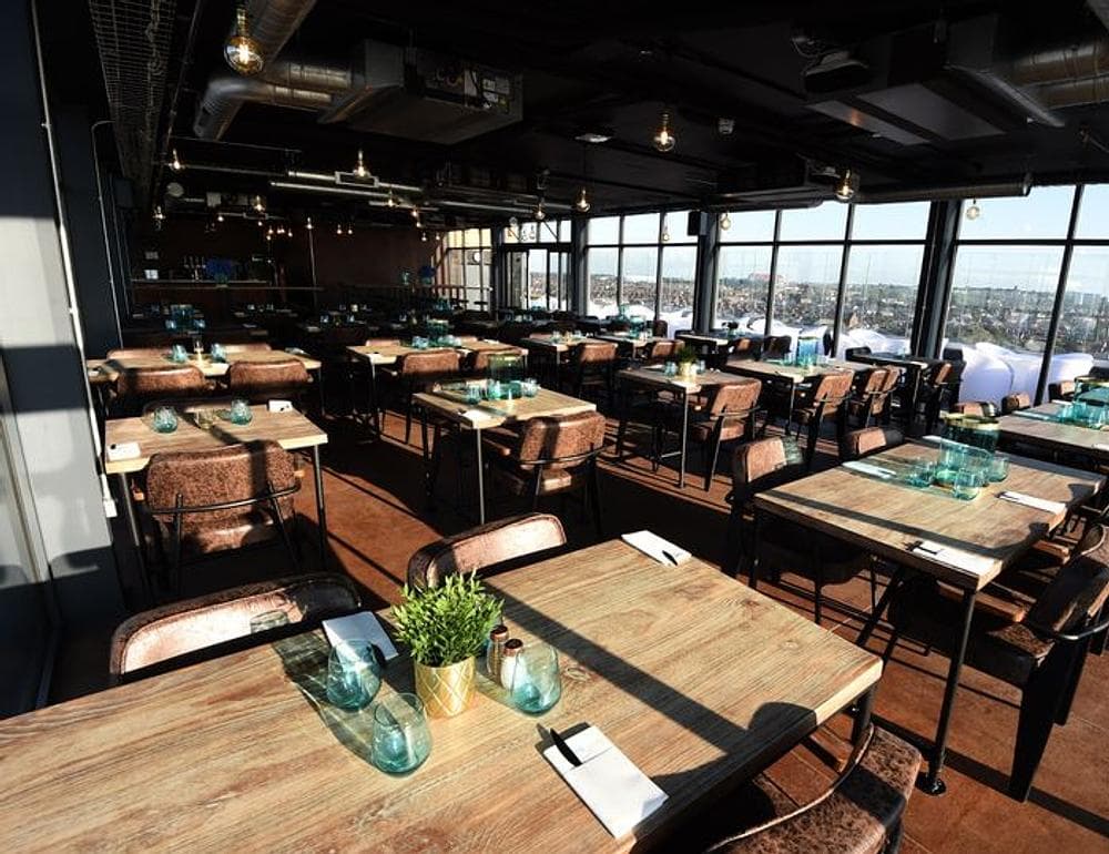 14 Bar & Grill