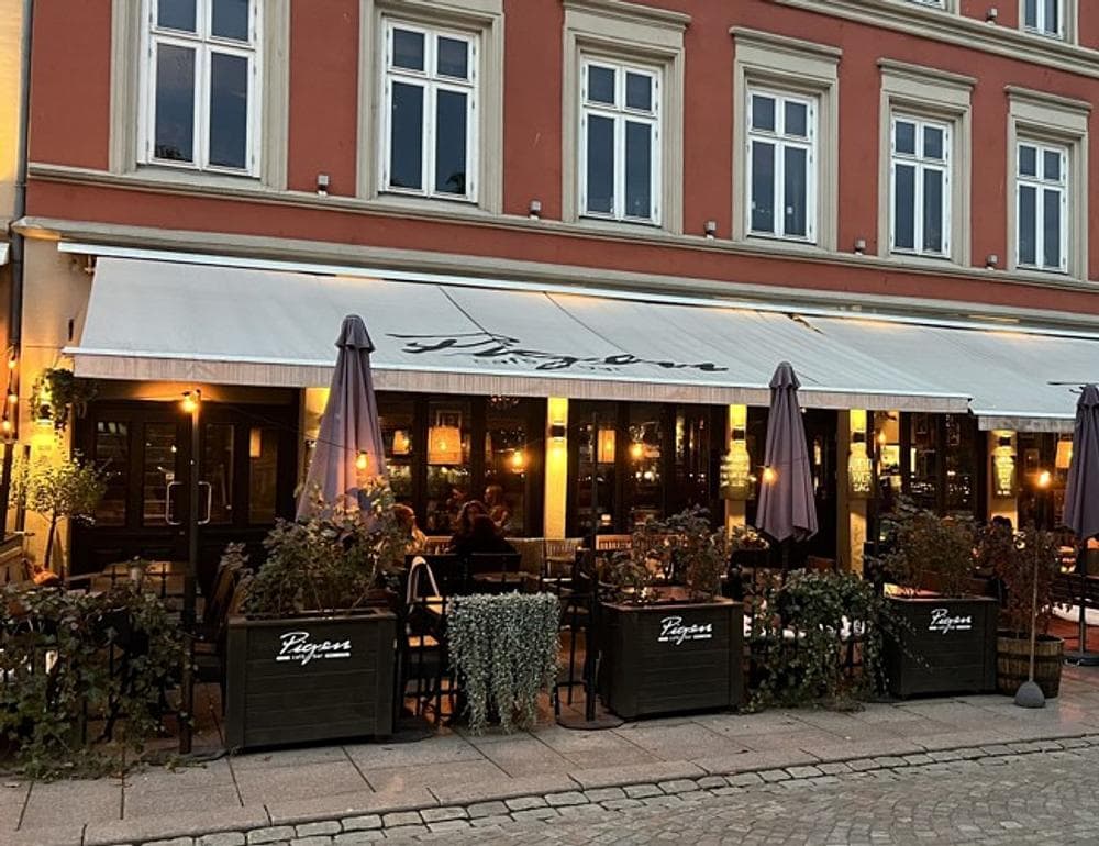 Pigen Cafe & Bar