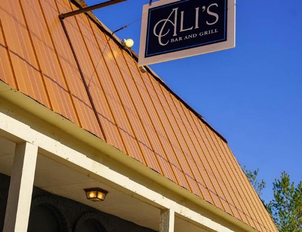 Ali's Bar and Grill