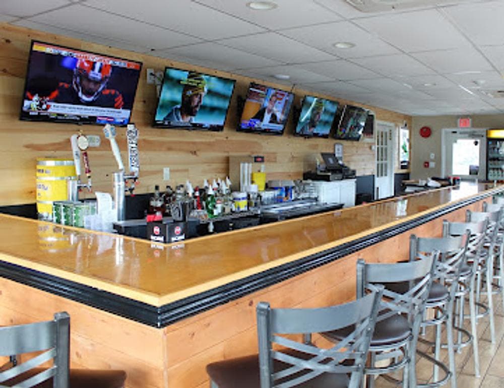Birdies Bar and Grill