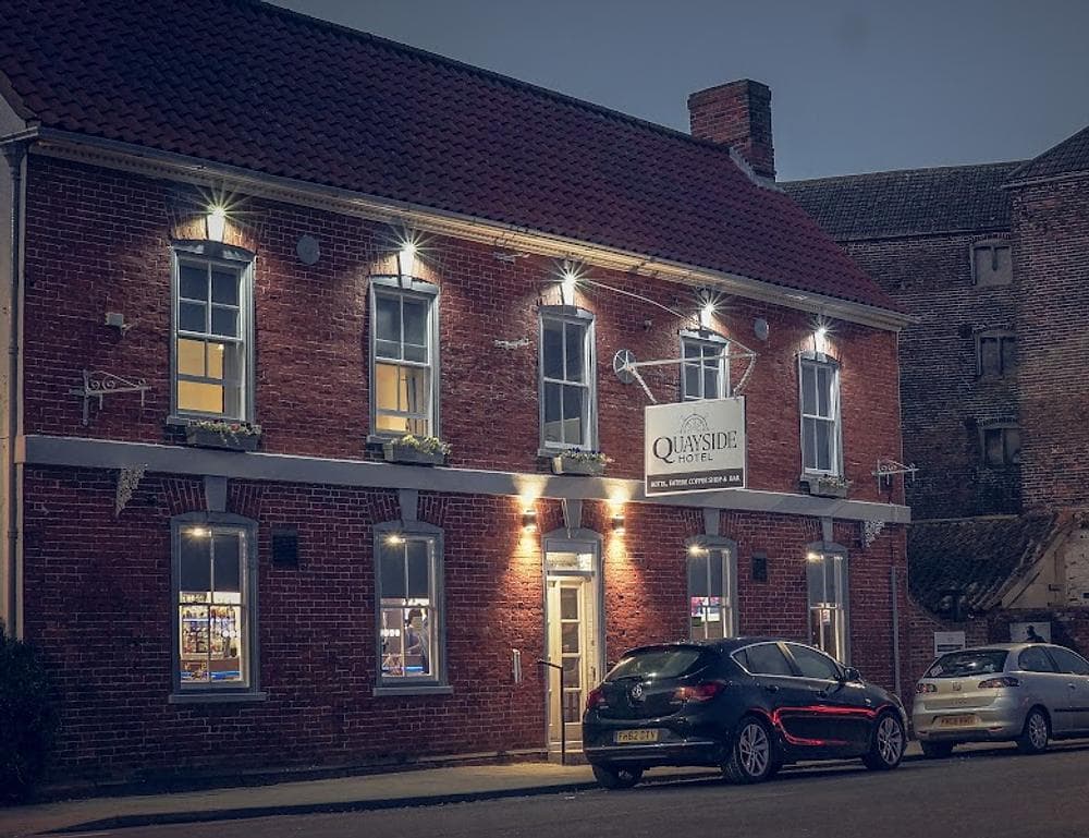 Quayside Hotel & Bar