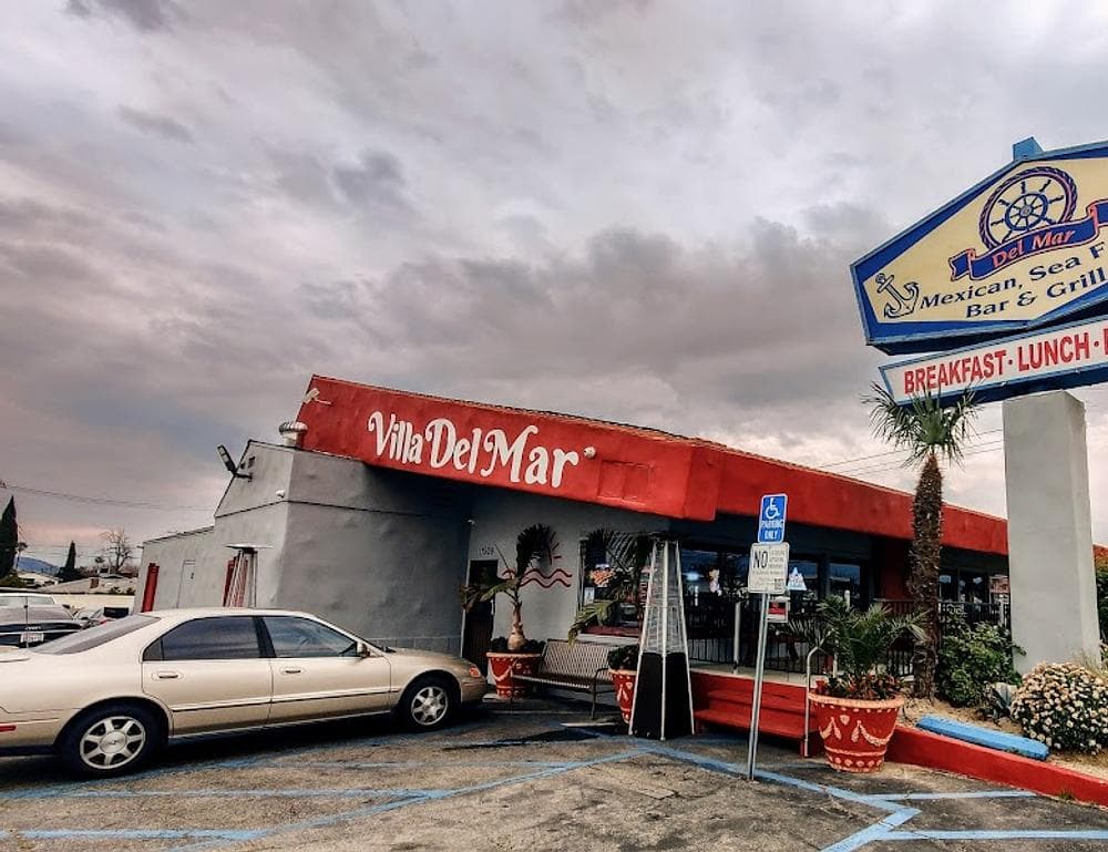 Del Mar Bar & Grill