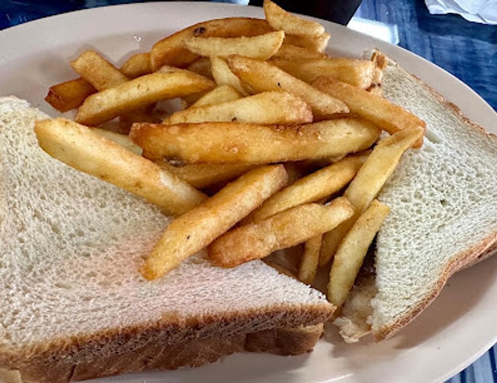 Clarence's Friendly Lunch