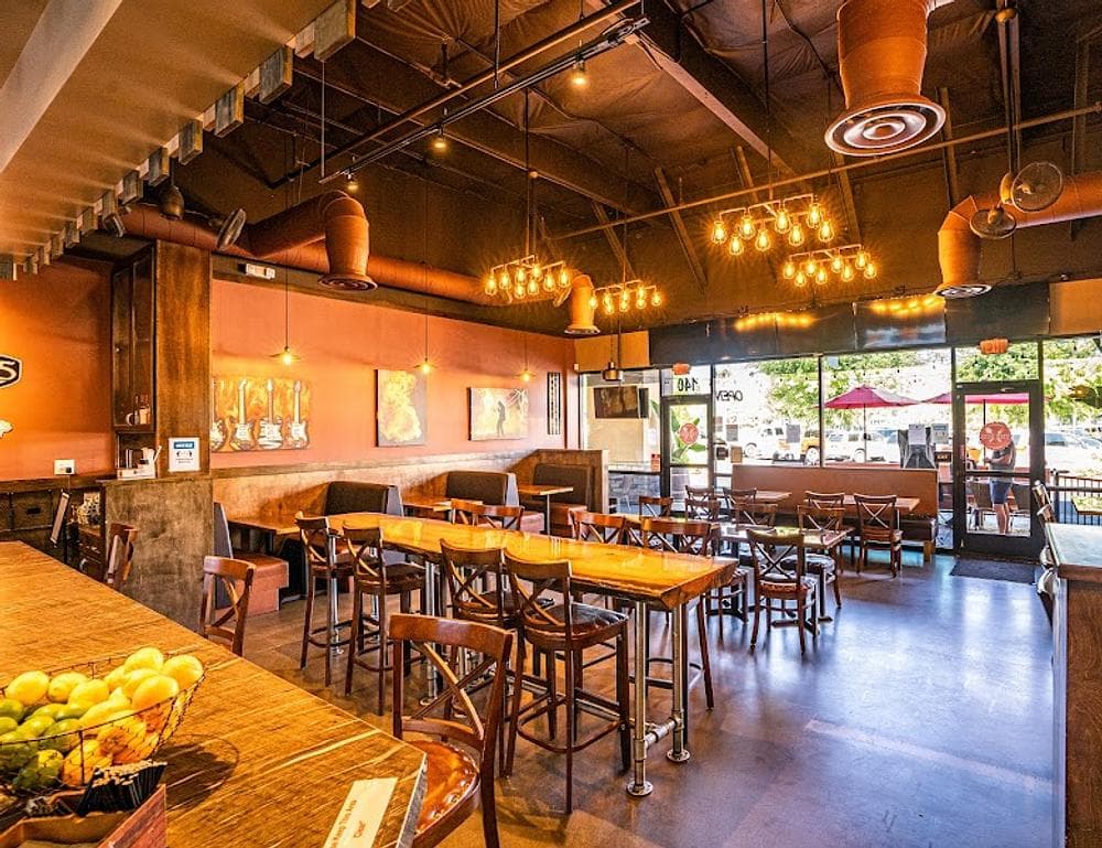 The Hub Eats & Drinks