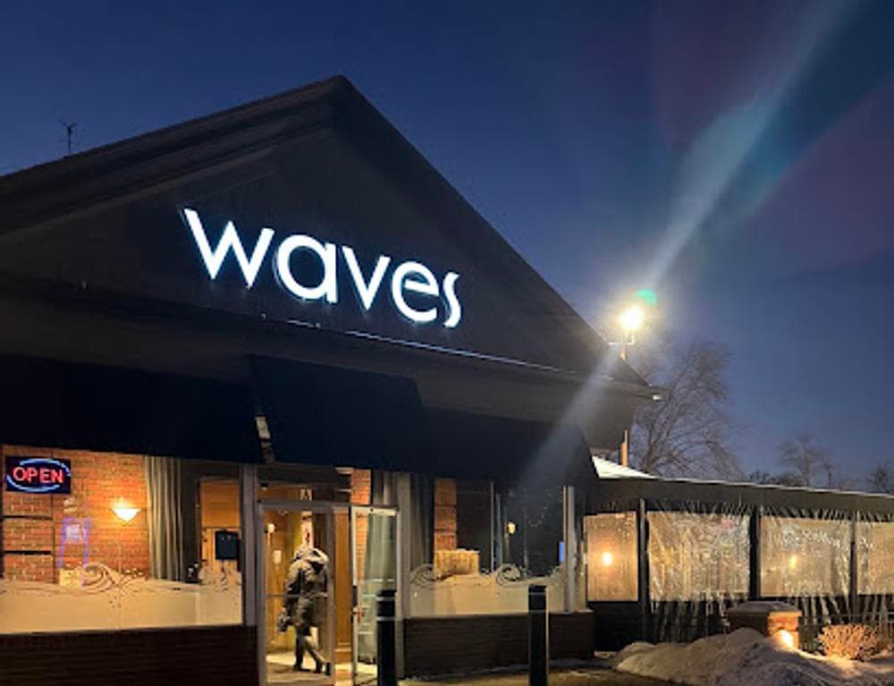 Waves Chill & Grill