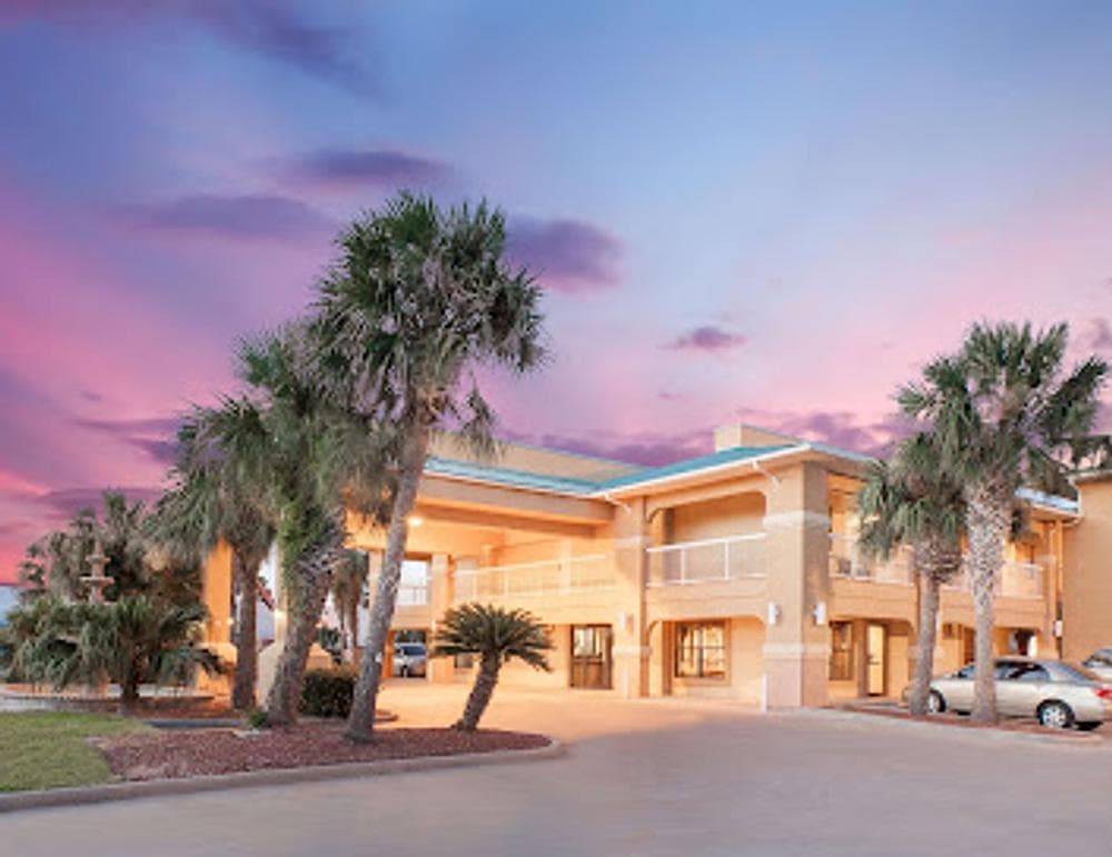 Super 8 by Wyndham Corpus Christi