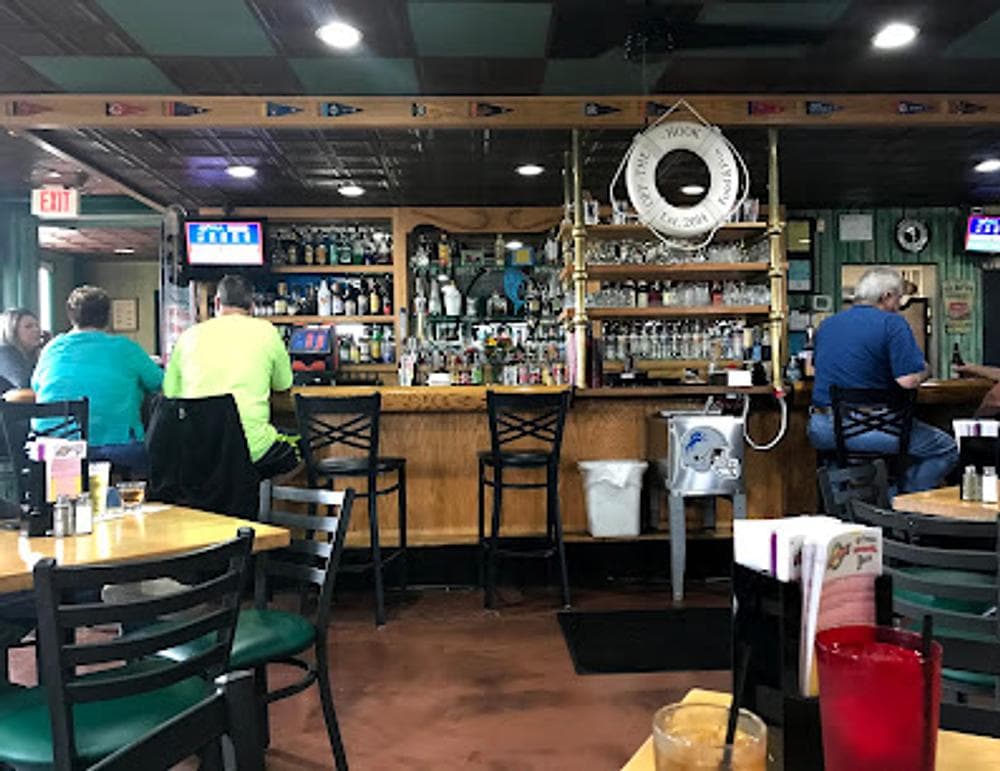 Off The Hook Sports Grill