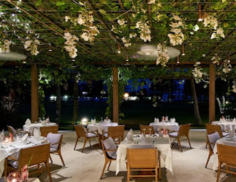 Rhodes Restaurant - Calabash