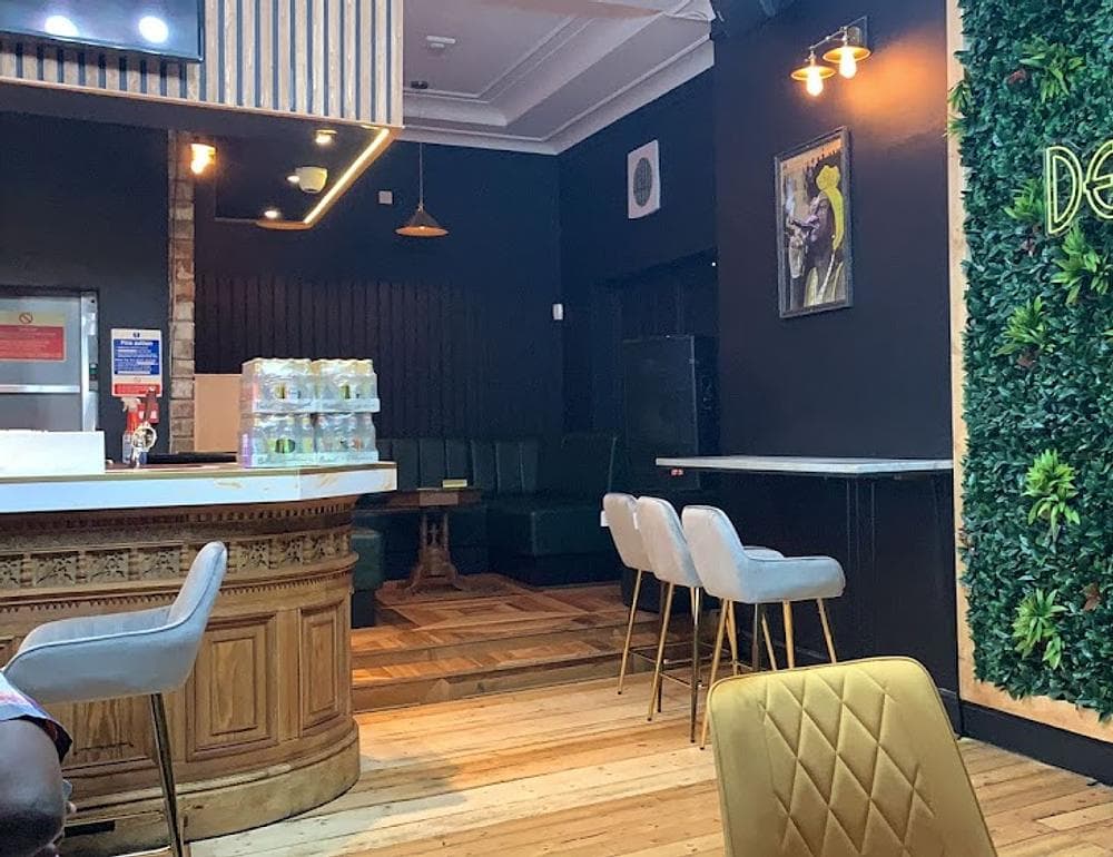 De Fusion Bar and Restaurant