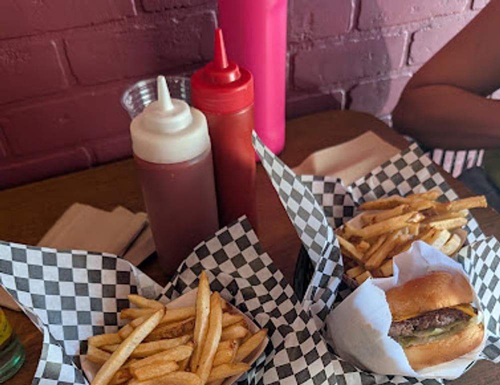 Hayes Burger