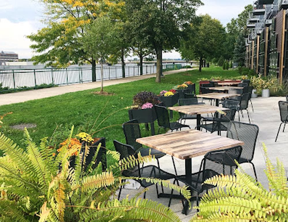 Linear Restaurant