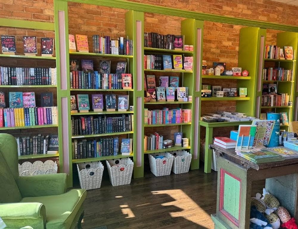 Novel: A Book and Sandwich Shop