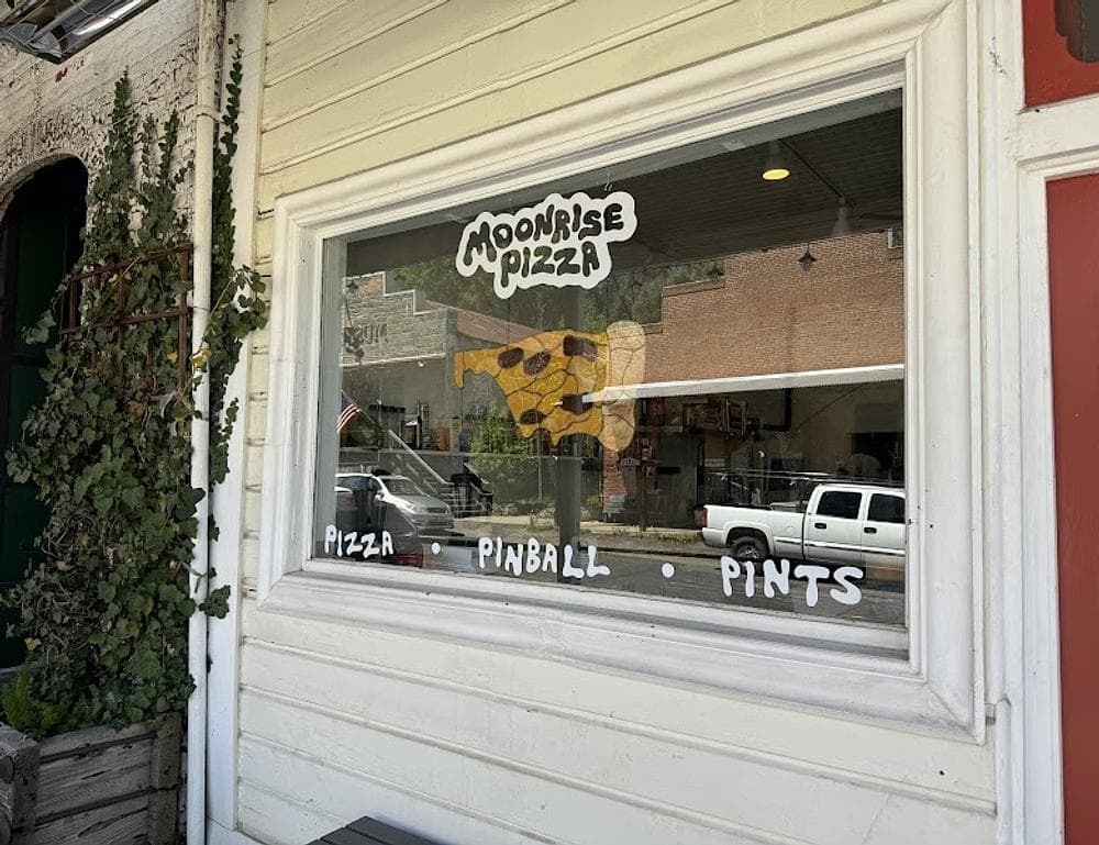 Moonrise Pizza