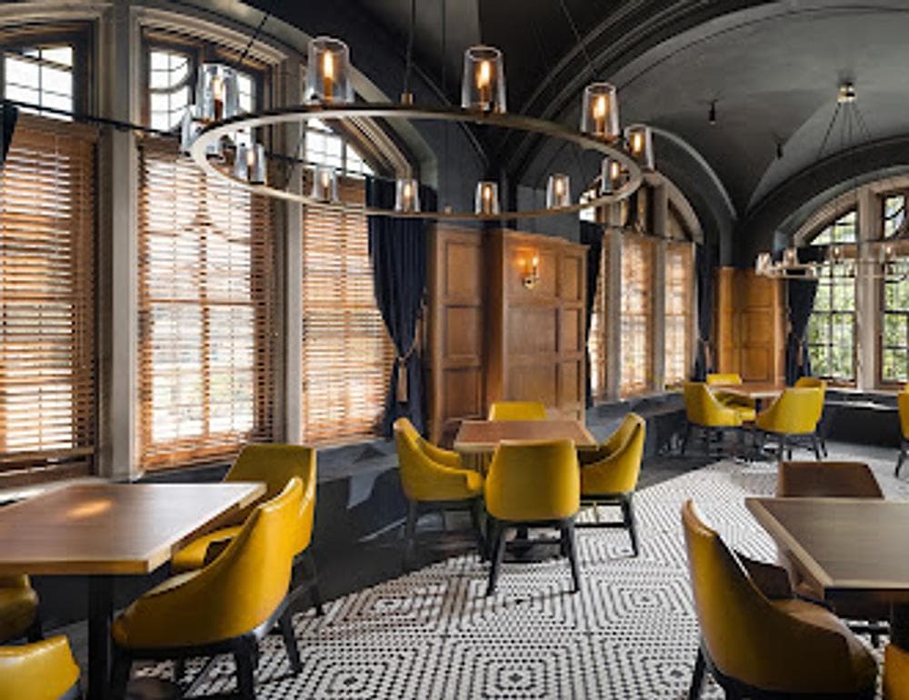 8Eleven Modern Bistro