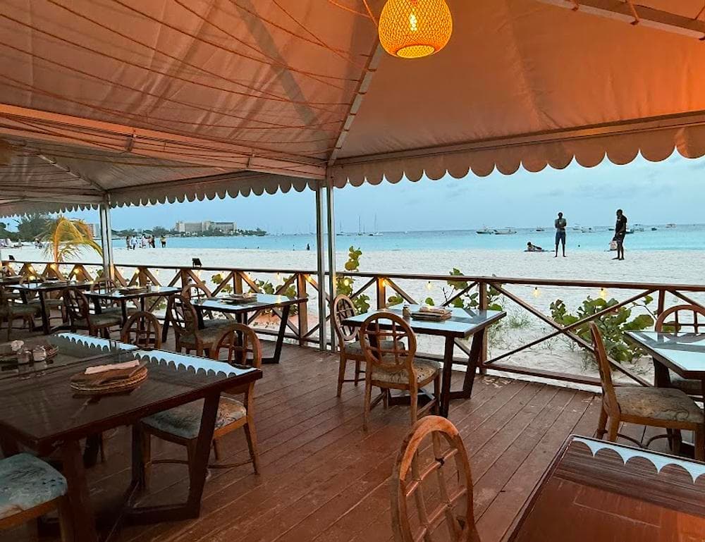 Savvy On The Bay - Beach Bar