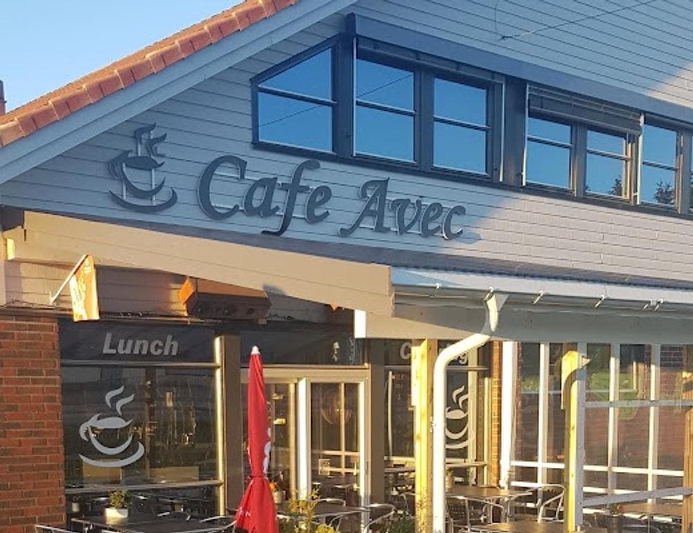 Cafe Avec Restaurant - Storsteinnes