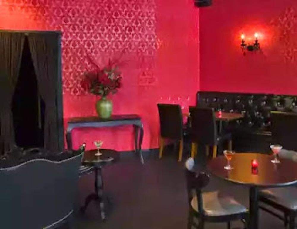 Cafe Lola Bistro