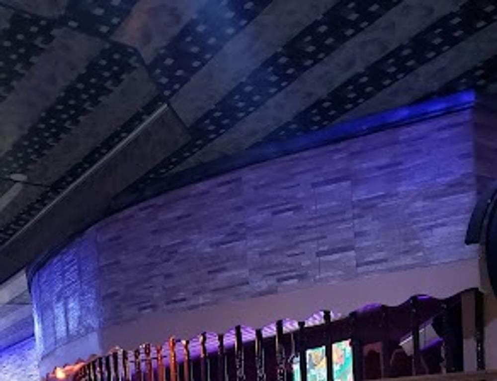 Reno's Bar