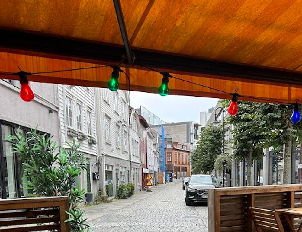 Happy Corner Burger & Bar