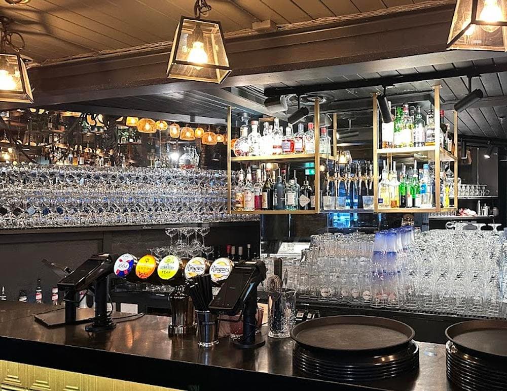 Louise Restaurant & Bar