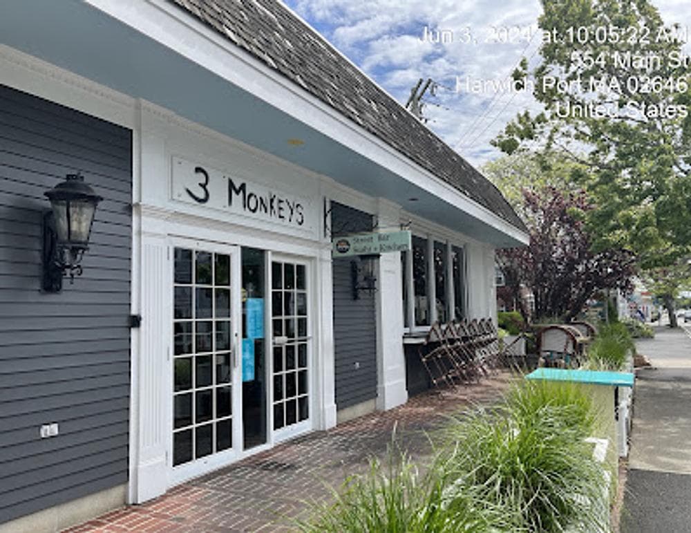 3 Monkeys Street Bar + Kitchen + Sushi