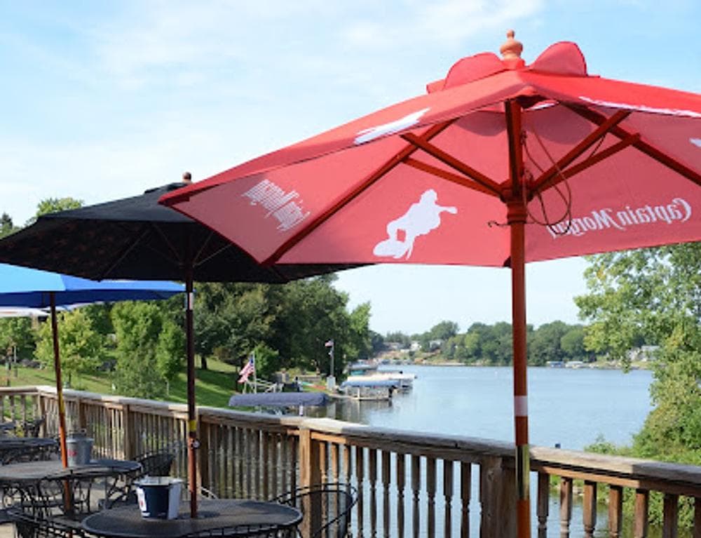 Lee'z Place Bar & Grill