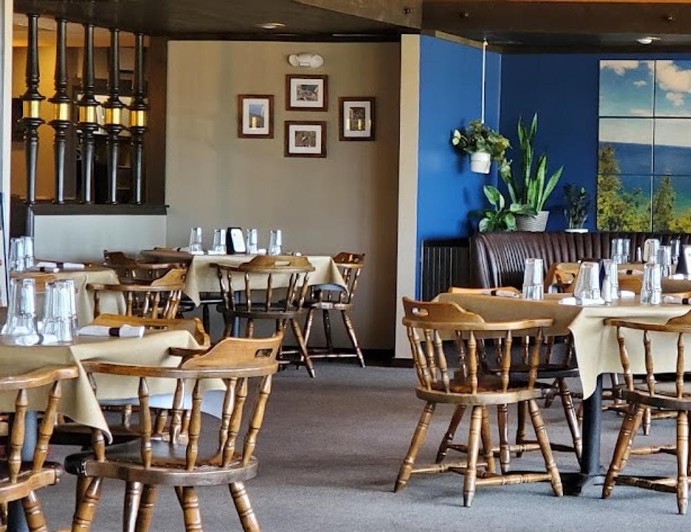 Up North 23 Restaurant & Lounge