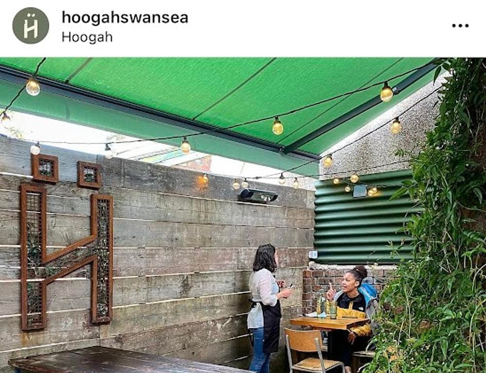 Hoogah Cafe, Bar + Kitchen